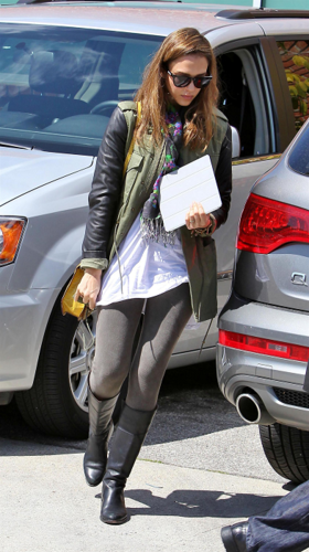 Jessica - Arriving at Jessica Simpson's Baby 샤워 in Los Angeles - March 18, 2012