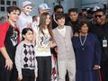 Justin Bieber with the Jackson family - michael-jackson photo