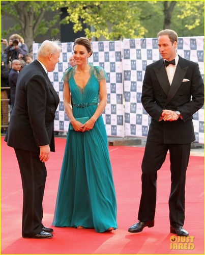  Prince William & Kate: অজগর Olympic Concert!