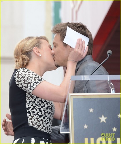  Scarlett Johansson: bintang on Hollywood Walk of Fame!