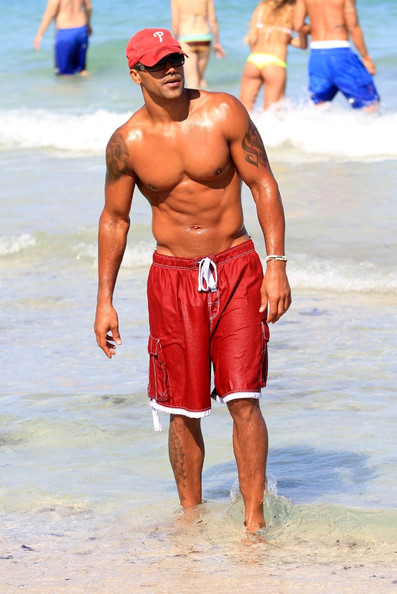 Shemar Moore Flexes at the সৈকত 30762505. shemar moore, images, image, wall...
