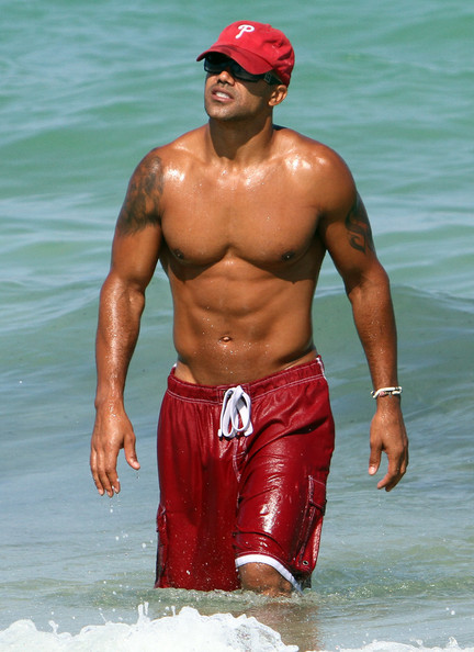 Photo of Shemar Moore Show Off His Sculpted Beach Bod for fans of Shemar Mo...