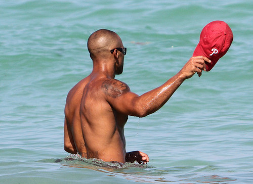 Shemar Moore Show Off His Sculpted Beach Body