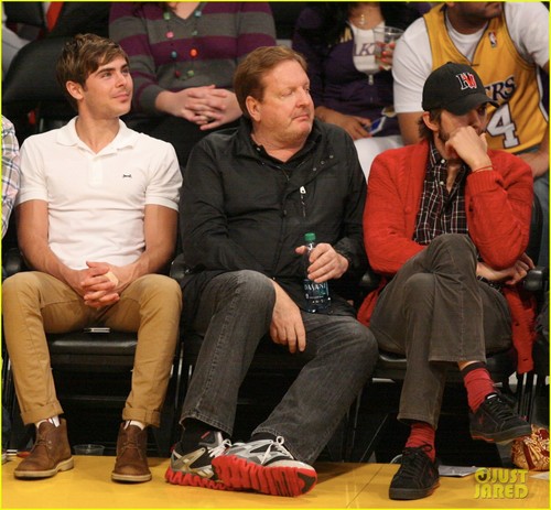  Zac Efron: Lakers Courtside with Ashton Kutcher