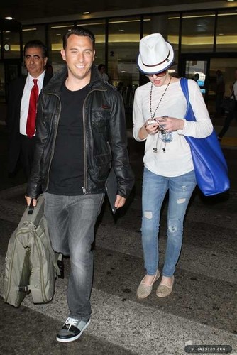  05.18 - Katie Arrives At LAX Airport After Flying In From New York City