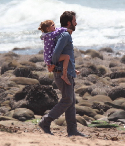  Ben,Jen and their 3 kids at the beach, pwani