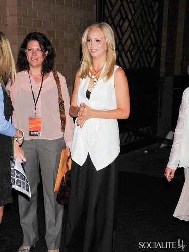  Candice meeting 팬 at the CW upfronts - 17th May 2012.