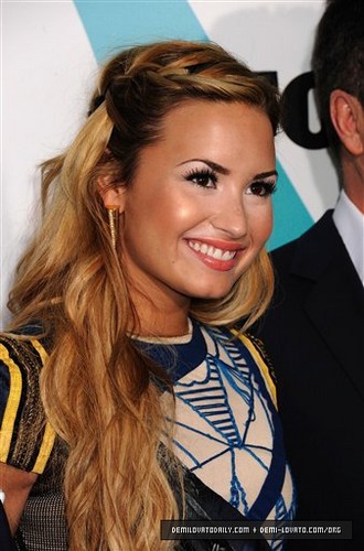  Demi - 2012 狐狸 Upfront Party - May 14, 2012
