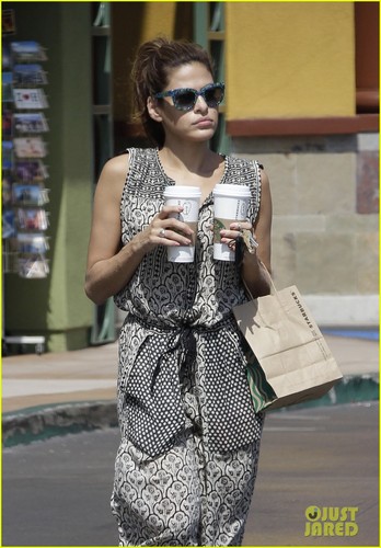 Eva Mendes: Starbucks Stop