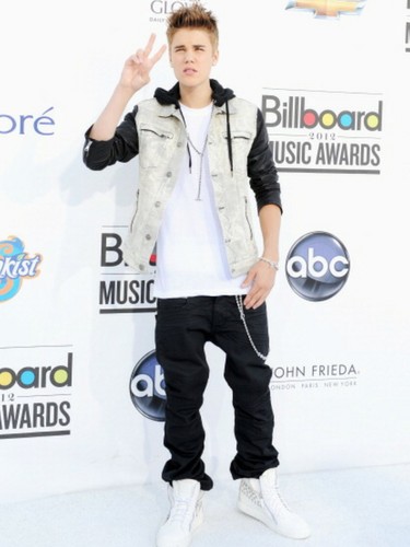  Justin Bieber Billboard 音楽 Awards white carpet 2012