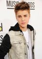 Justin Bieber Billboard Music Awards white carpet 2012 - justin-bieber photo