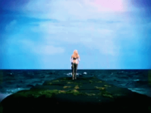  Shakira in 'Whenever, Wherever' musique video