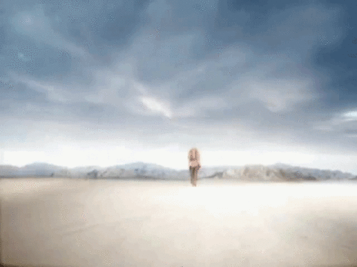  Shakira in 'Whenever, Wherever' muziek video