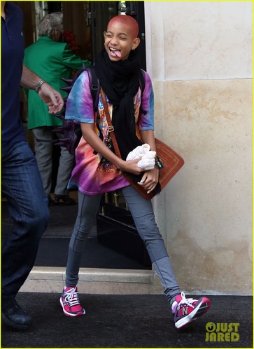  Willow Smith: Stars & Stripes Sky-High Sneakers!