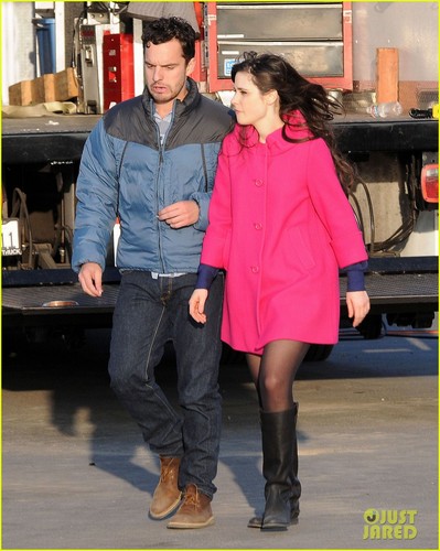  Zooey Deschanel and co-star Jake M. Johnson film scenes for New Girl at the tabing-dagat <333