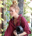 26/05 Arriving At A Recording Studio In L.A. - miley-cyrus photo