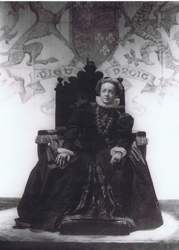  Bette as Elizabeth I