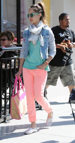  Jessica - Leaving Le Pain Quotidien Cafe in Beverly Hills - May 22, 2012