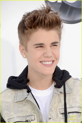  Justin Bieber WINS Social Artist of the 年 at Billboard 音楽 Awards!