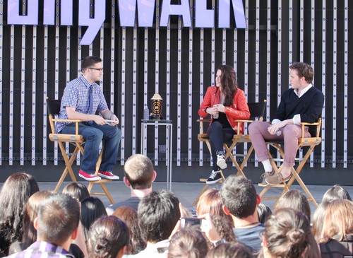  Kristen at the "Snow White and the Huntsman" Q&A অনুরাগী event in LA.
