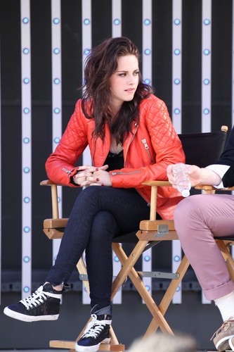 Kristen at the "Snow White and the Huntsman" Q&A Fan event in LA. 