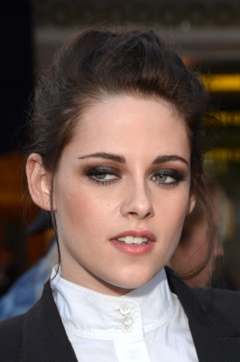 Kristen at the "Snow White and the Huntsman" screening in LA. 