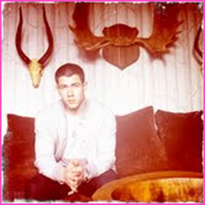 Nick-Jonas-Shaves-His-Head_jpg