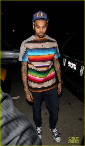  담홍색, 핑크 Slams Chris Brown's 'Lipsync' Billboard Performance