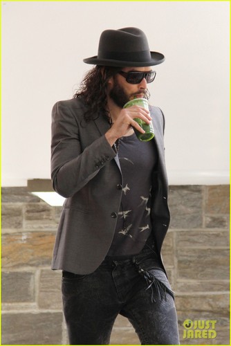  Russell Brand: 'Fruity Little Shindig' This Week!