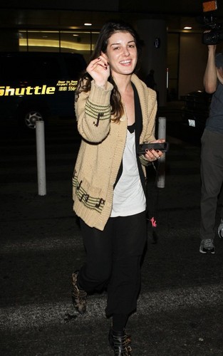 Shenae arriving at LAX