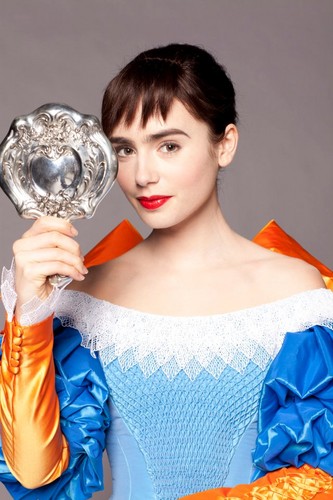  Snow White/ Lilly Collins
