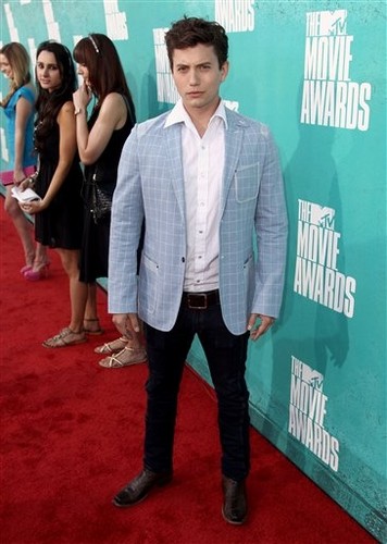  2012 MTV Movie Awards - Arrivals