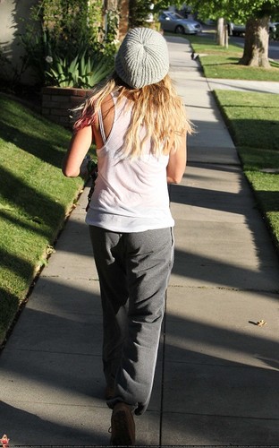  Ashely - Out for a walk with her dog Maui in Toluca Lake - May 23, 2012