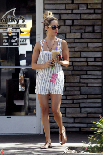  Ashley - Leaving the Coffee frijol, haba & té Leaf with Scott in Toluca Lake - May 27, 2012