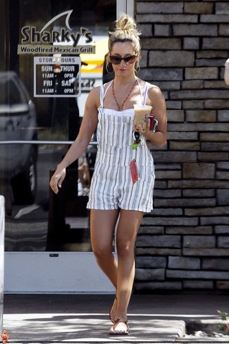  Ashley - Leaving the Coffee 豆 & お茶, 紅茶 Leaf with Scott in Toluca Lake - May 27, 2012