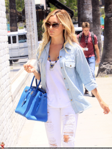  Ashley - Shopping on Robertson Blvd in West Hollywood - May 30, 2012