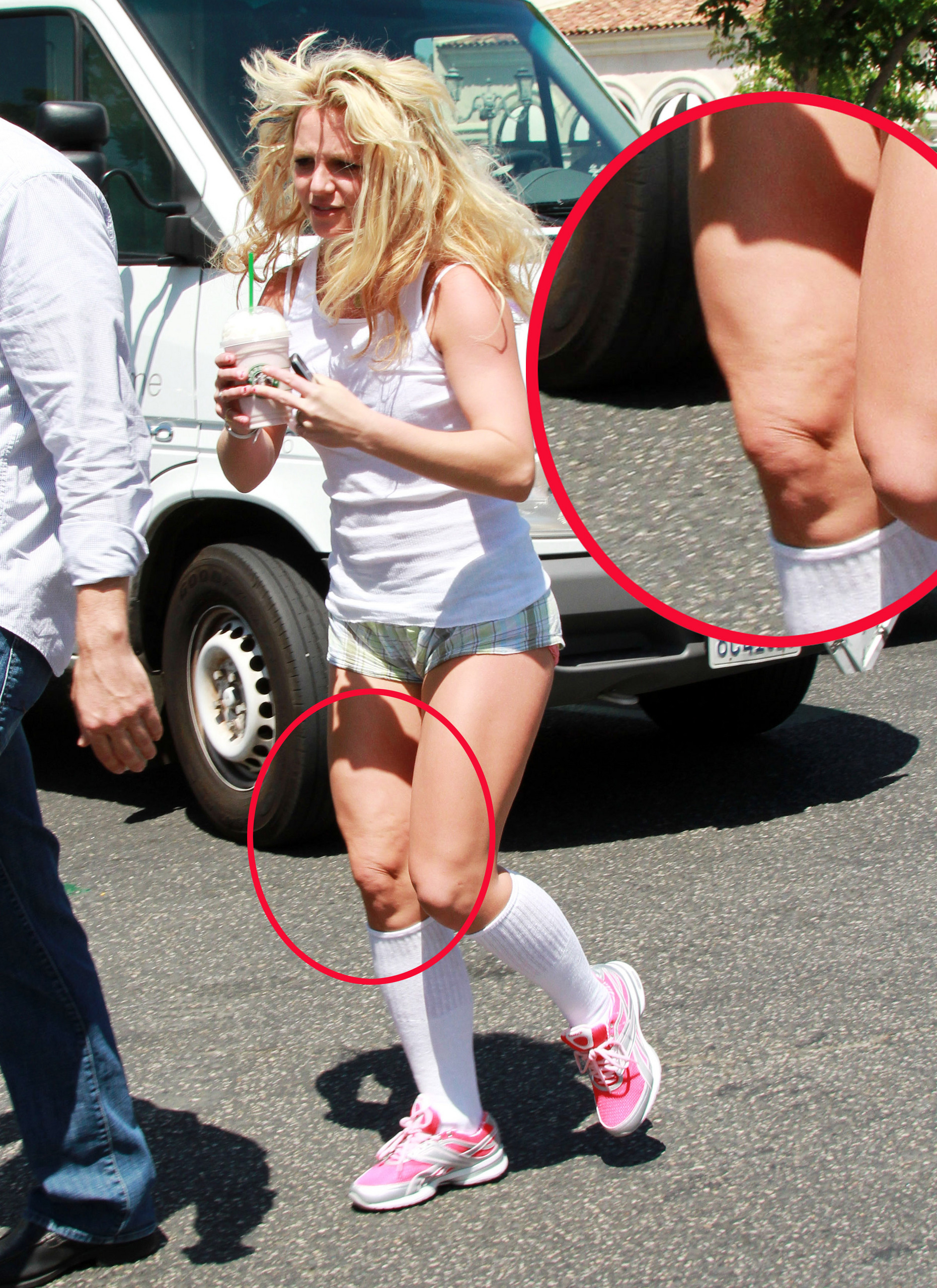 Britney spears suffers slip wardrobe