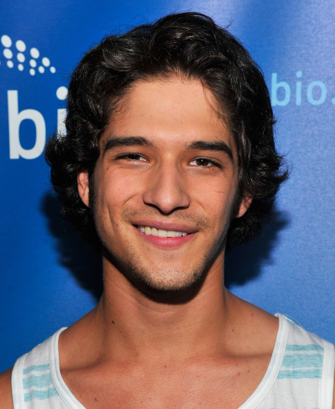 http://images5.fanpop.com/image/photos/31000000/Cast-Of-MTV-s-Teen-Wolf-Live-Chat-At-Cambio-Studios-tyler-posey-31019193-486-594.jpg