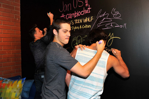  Cast Of MTV's "Teen Wolf" Live Chat At Cambio Studios