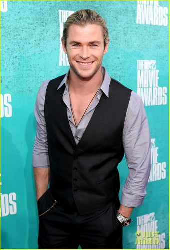  Chris Hemsworth - 엠티비 Movie Awards 2012