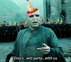 Draco-Malfoy-s-Birthday-funny-harry-potter-31053646-245-215.gif