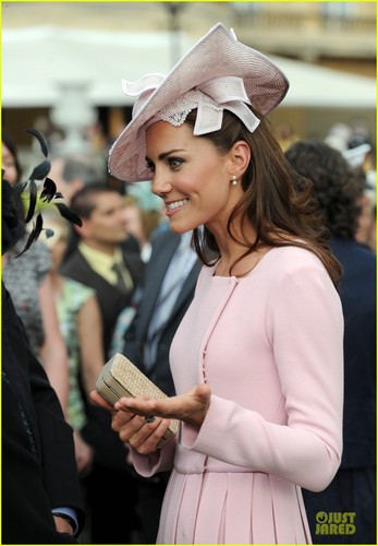  Duchess Kate: Buckingham Palace Garden chá Party!
