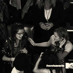 Emma Watson and Kristen Stewart MTV awards 2012