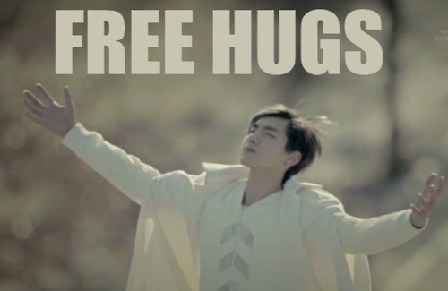  Free Hugs