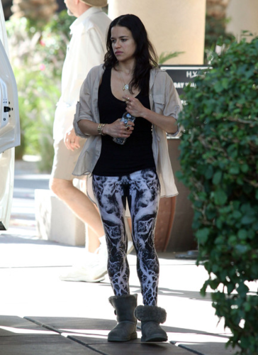  Michelle - Checked out of her hotel in Palm Springs, April 16, 2012