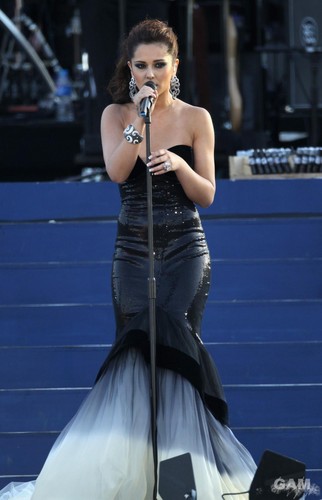  Performing At The Diamond Jubilee concert In Londres [4 June 2012]