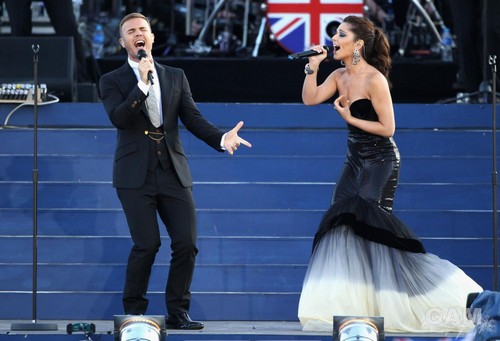  Performing At The Diamond Jubilee concert In London [4 June 2012]