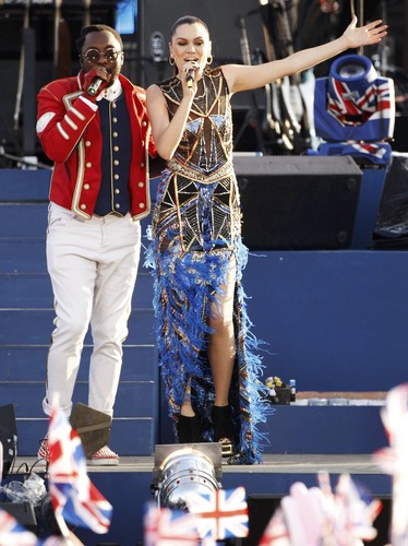  Queen's Diamond Jubilee konser At Buckingham Palace In london [4 June 2012]