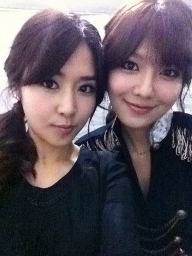  Sooyoung Selca Picture with her Sister