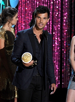  Taylor at 2012 音乐电视 Movie Awards